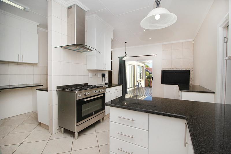 3 Bedroom Property for Sale in Fraaiuitsig Western Cape